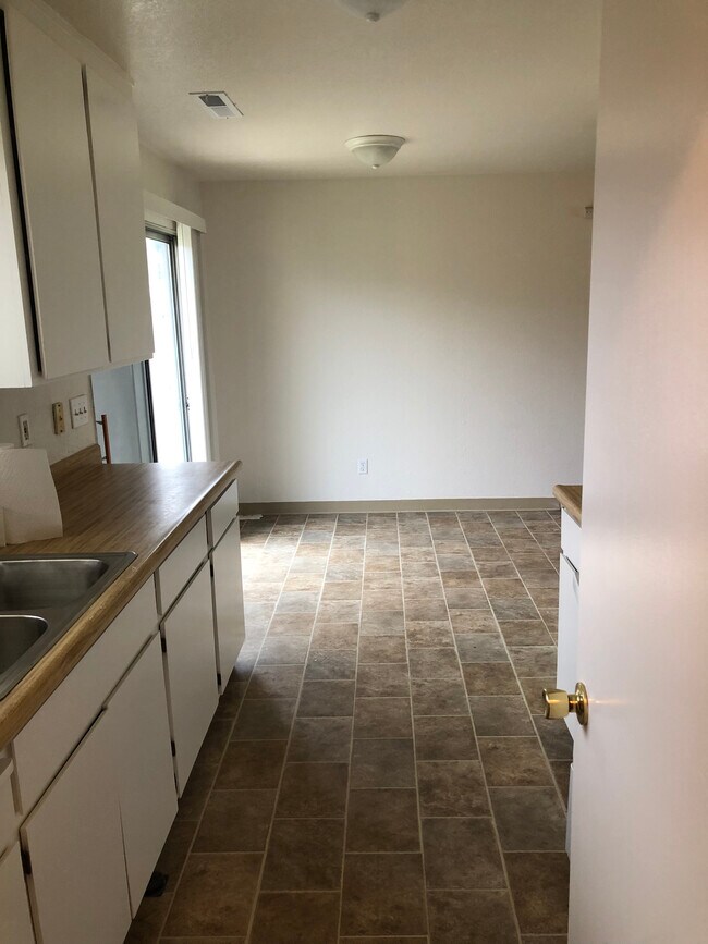 Building Photo - 25 W Swallow St