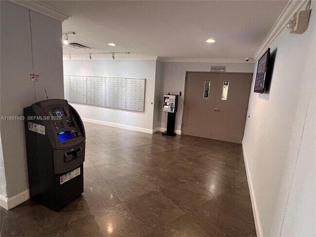 Building Photo - 200 Leslie Dr