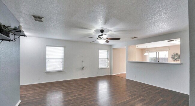 Building Photo - "Charming 3-Bedroom Oasis on Cherokee Blvd with 2 Full Baths – 1425 Sq Ft of Cozy Living in New B...