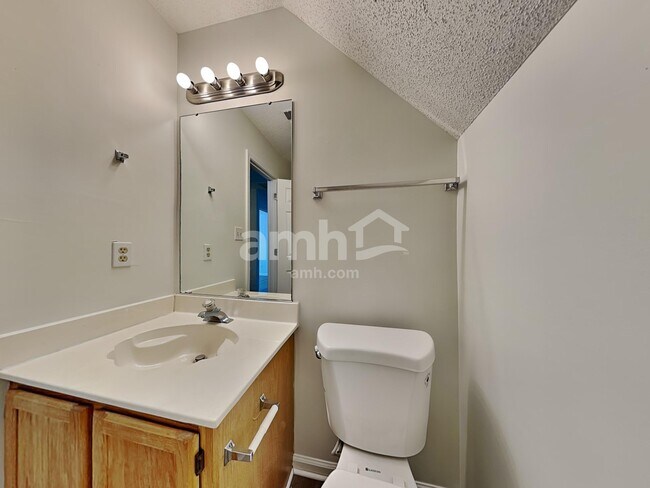 Building Photo - 8527 Ochre Dr