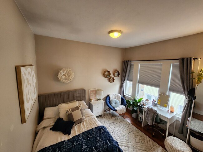 Building Photo - Modern 4-Bed, 2-Bath Near BU — Newly Renov...