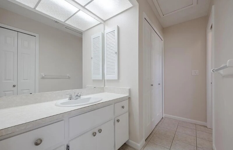 Building Photo - 628 SE 13th St