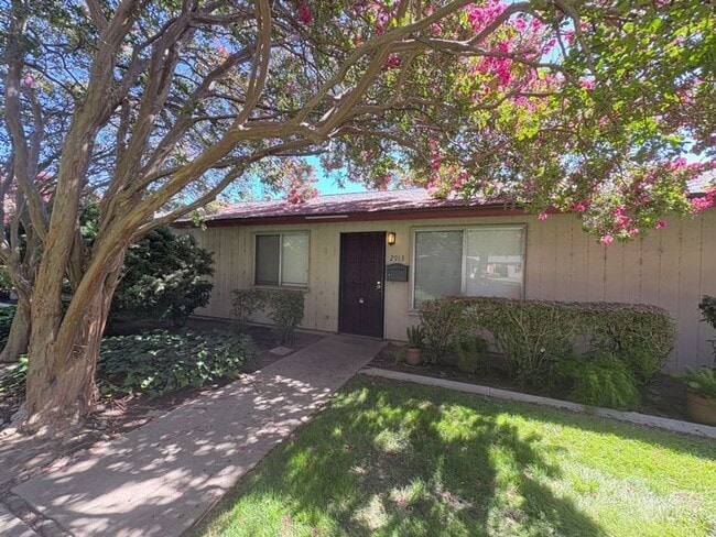 Primary Photo - Cute 2 Bedroom Condo