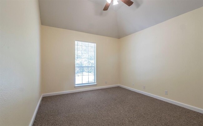 Building Photo - 2814 Bluejay Dr