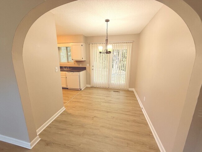 Building Photo - 4751 Tessie Ln