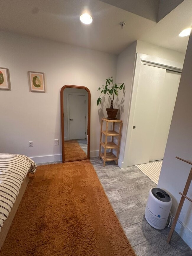 Building Photo - 1 Bedroom, 2 Bath Condo