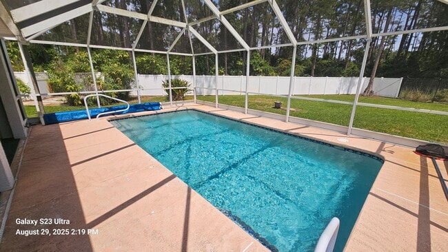 Building Photo - Beautiful 3/2/2 Pool Home on Oversized Lot in Quail Hollow