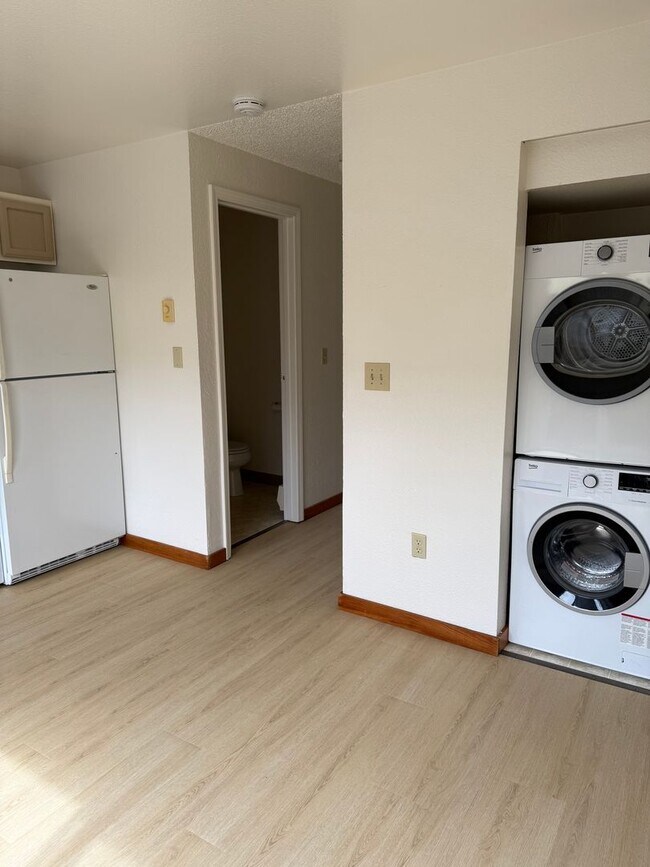 Building Photo - 2208 Wilson Ave