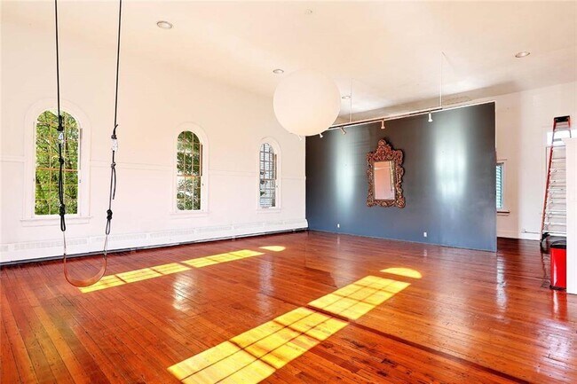 Building Photo - 4 Pallas St