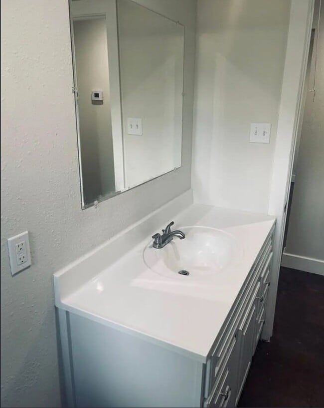 Building Photo - 618 E 40th St