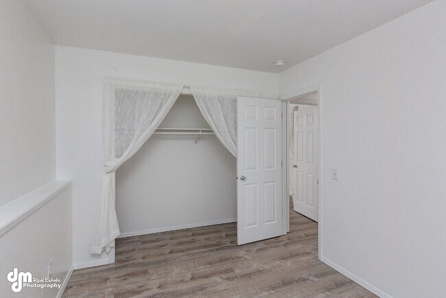 Building Photo - 2021 Farmer Pl