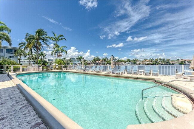 Building Photo - 2717 Yacht Club Blvd
