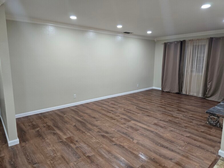 Building Photo - 4869 Racetrack Cir