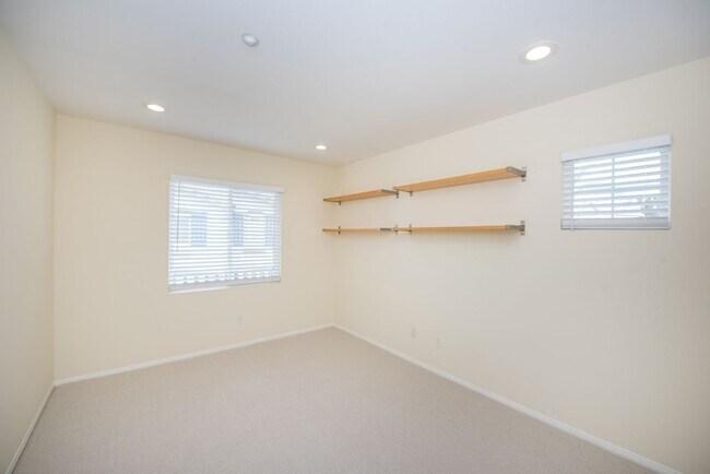 Building Photo - Make this your home