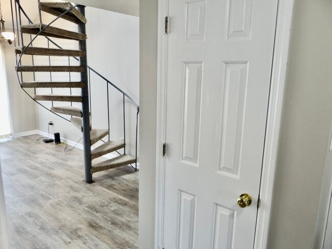 Building Photo - Beautifully Remodeled 2 Bed/2 Bath in Deer...