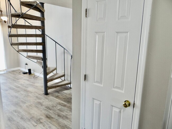 Building Photo - Rent Special w/ year lease- Beautifully Remodeled 2 Bed/2 Bath in Deer Creek @ Deerfield Surfside