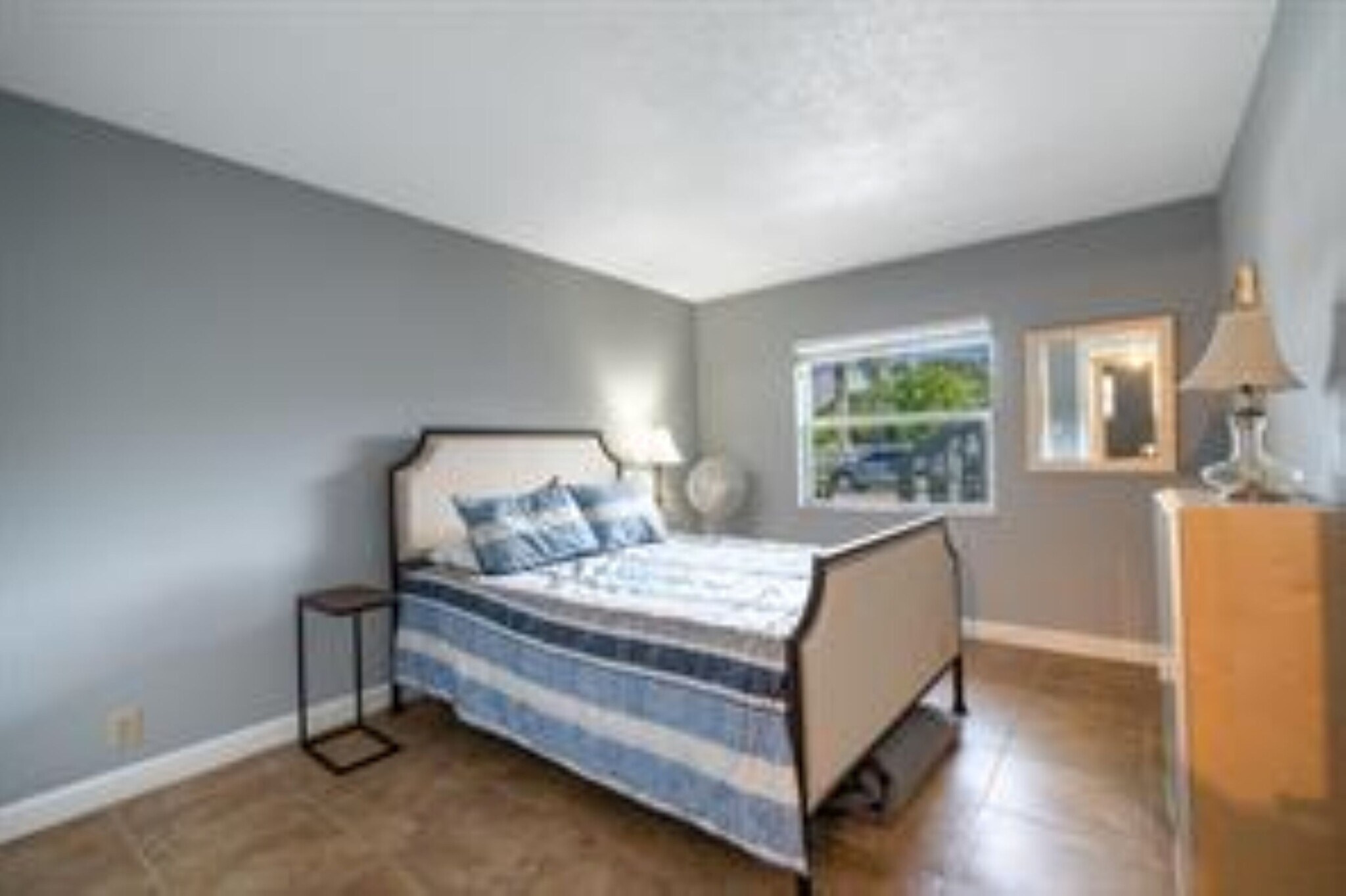 Building Photo - 2607 NE 8th Ave