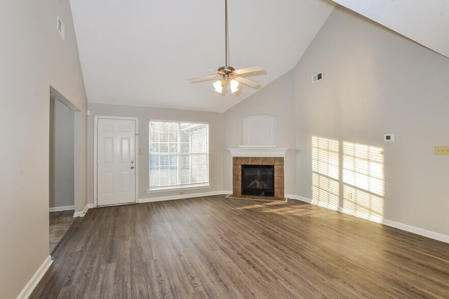 Building Photo - 1401 Carlton Ridge Dr