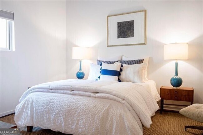 Building Photo - 620 Glen Iris Dr NE