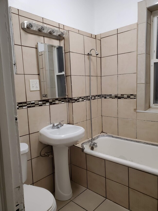 Building Photo - 6221 S Laflin St