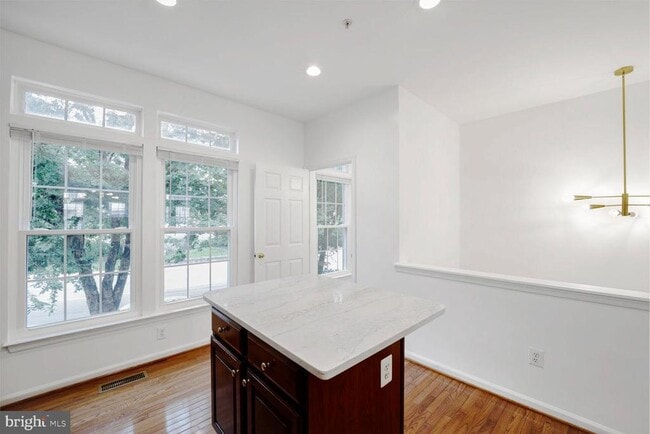 Building Photo - 2737 Manhattan Pl