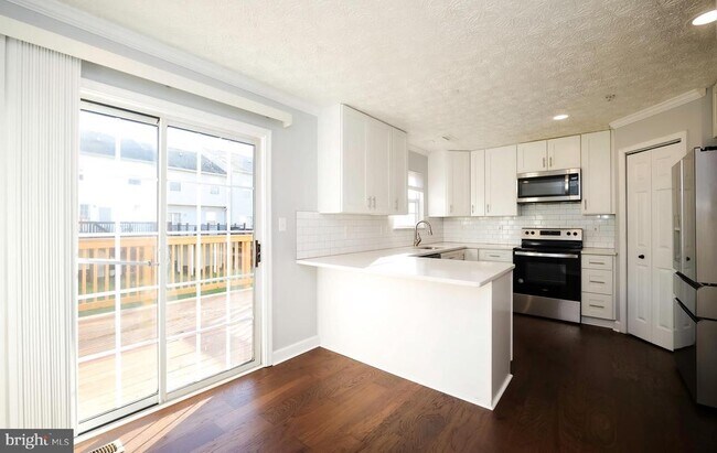 Building Photo - 3317 Hibiscus Ct