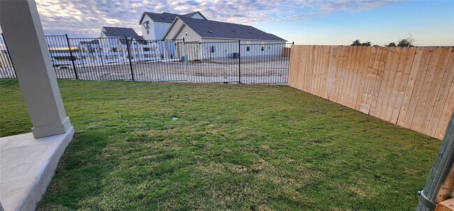 Building Photo - 2337 Moon Tower Trl