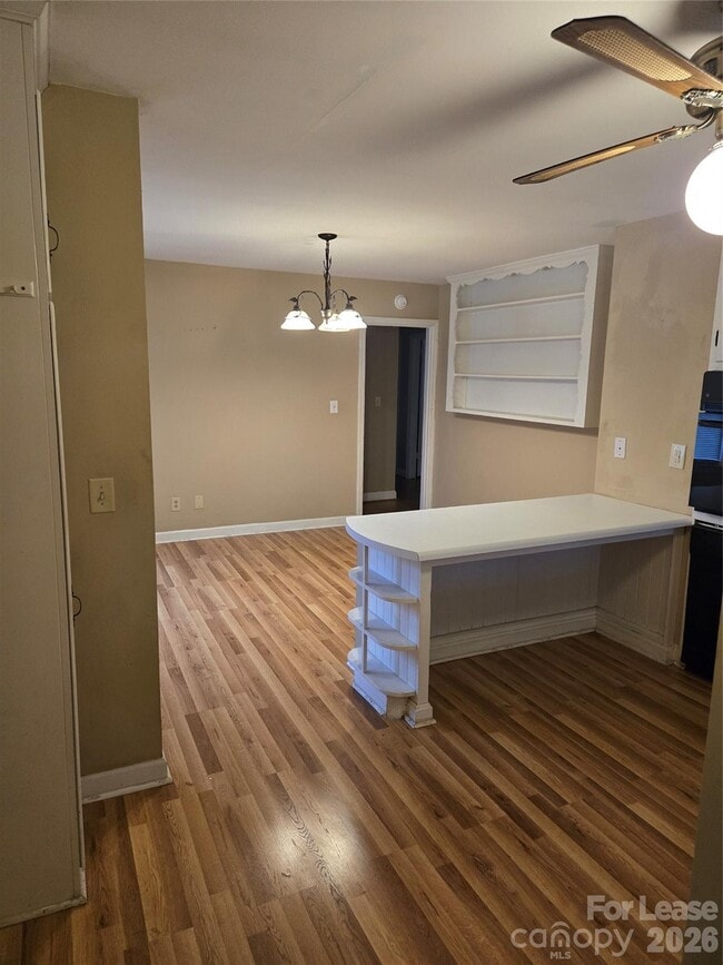 Building Photo - 158 Crestview St