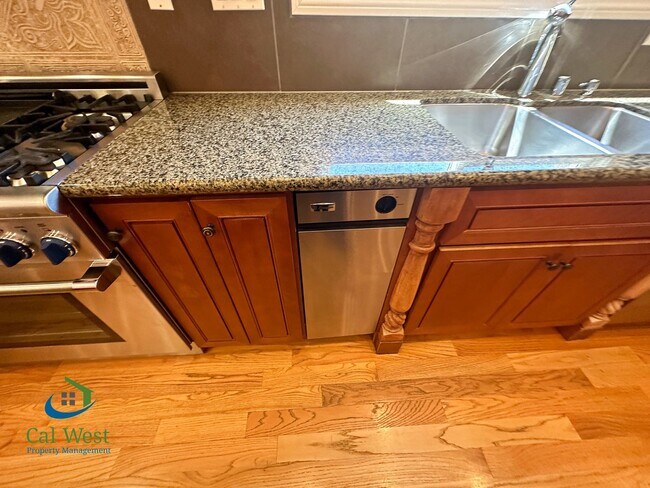 Building Photo - $7995 - Executive 4 bed, 3 full bath, Palo...