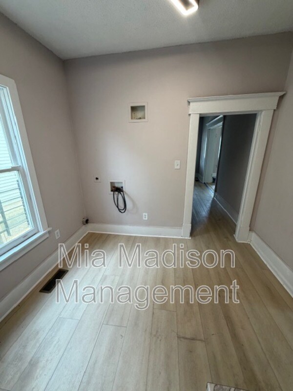 Building Photo - 513 W 35th St