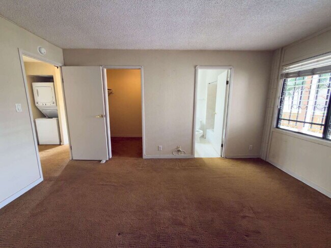 Building Photo - Kueahelani Apartments – 2BD/2BA Townhome w/ Lanai, 2 Covered Parking, Storage
