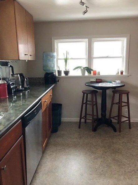 Building Photo - 925 Grandview Ave