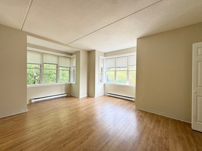 Building Photo - 48 Ellingwood St