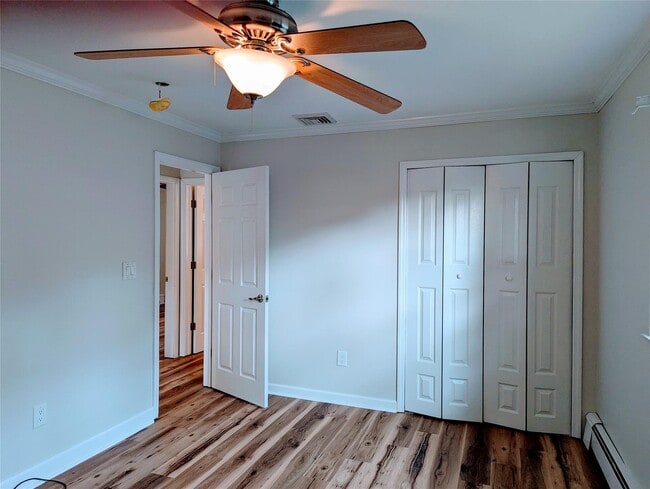 Building Photo - 139 Pine Neck Ave