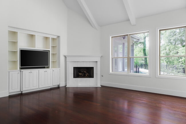 Building Photo - 506 Konstanty Cir