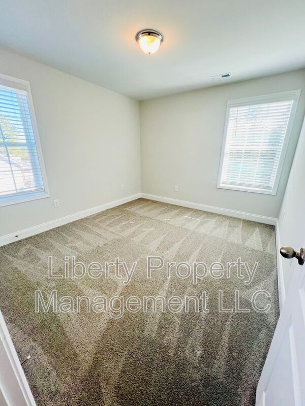 Building Photo - 326 Countryside Dr