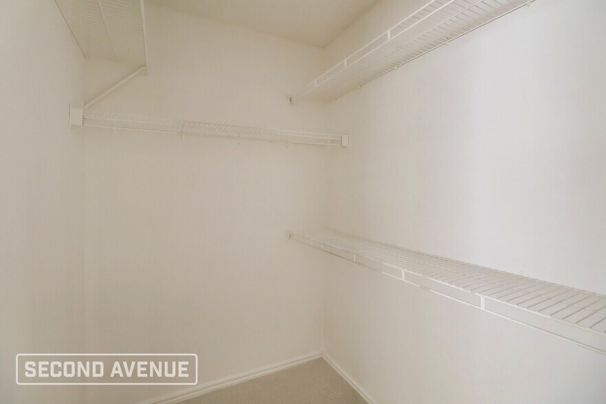 Building Photo - 8802 Briarwood Dr