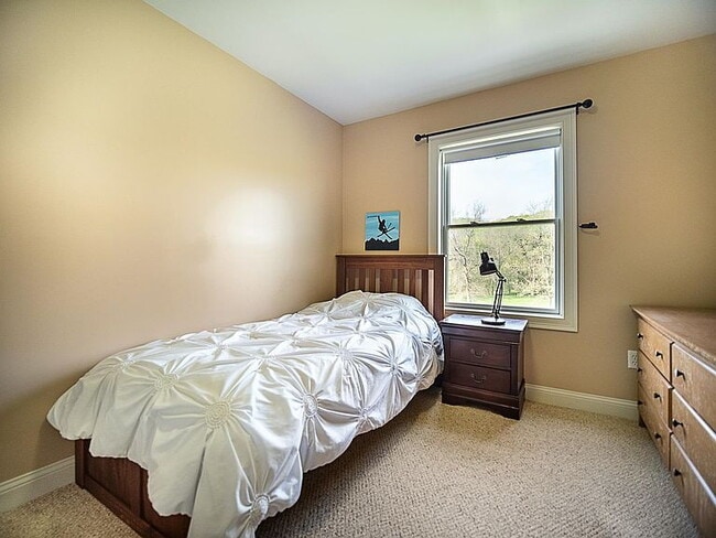 Building Photo - "Spacious 3-Bedroom Haven with 3 Full Baths in Charming Hinesburg!"