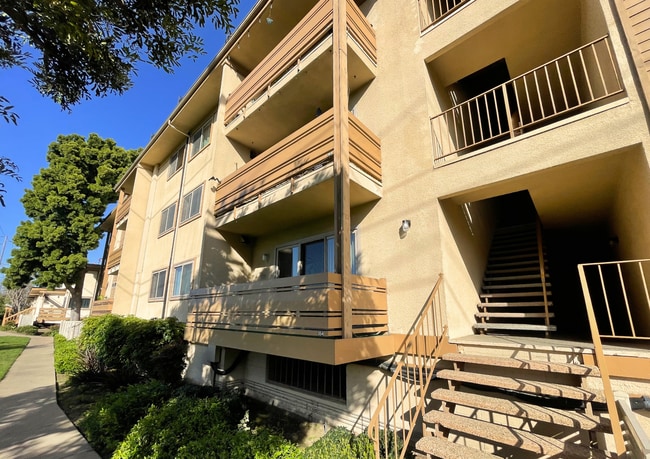 Building Photo - 4082 Valeta St