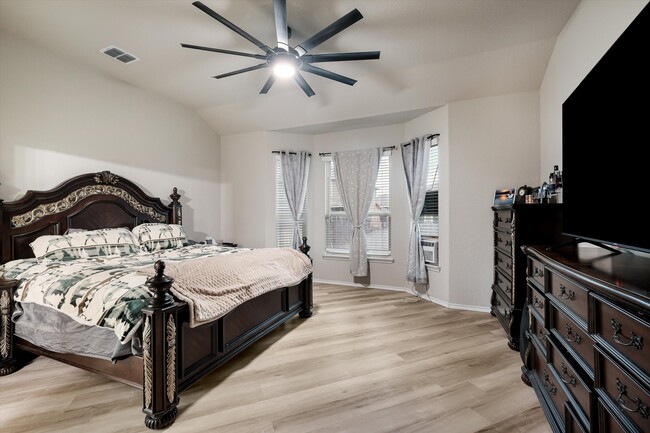 Building Photo - 5802 Acacia Farm