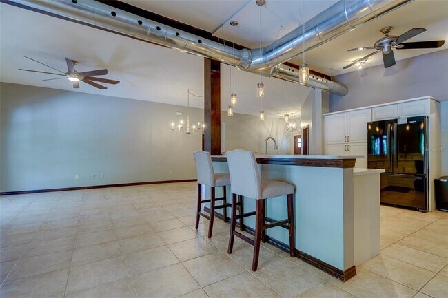 Building Photo - 215 Garden Cir