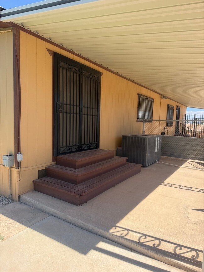 Building Photo - 24 W Rio Colorado Dr
