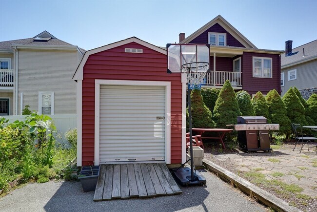 Building Photo - 18 Clyde Rd