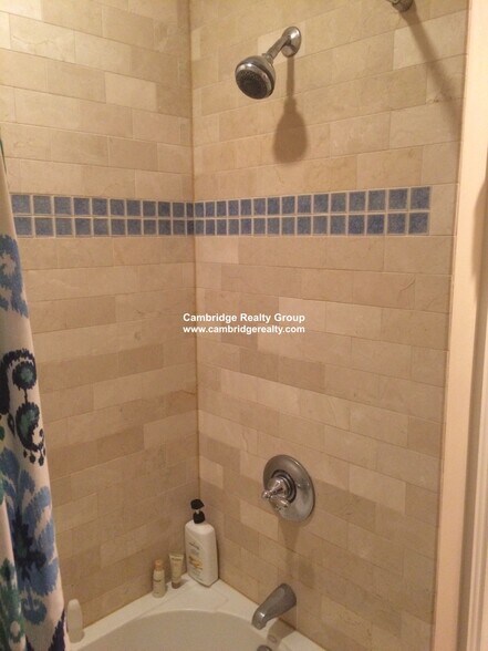 Building Photo - 154 Magazine St