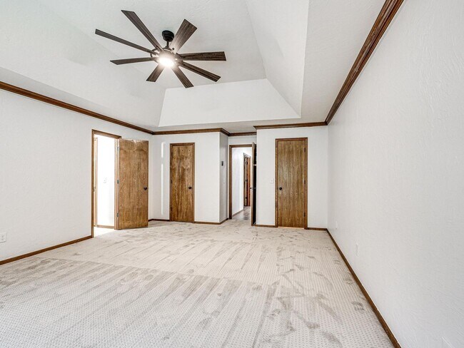 Building Photo - 4 Bedrooms - 3 Bathrooms - 3 Car Garage - ...