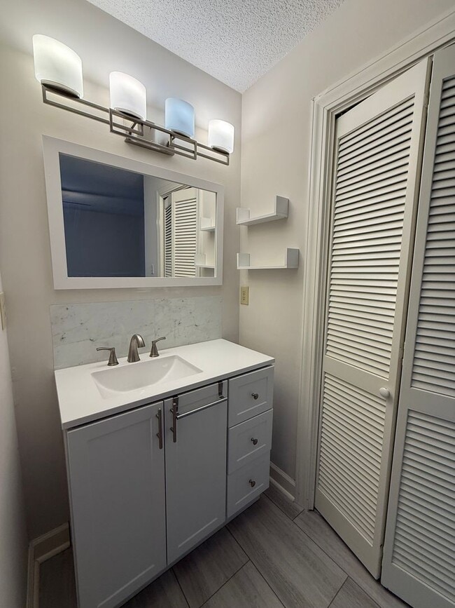 Building Photo - Single Family 3/2