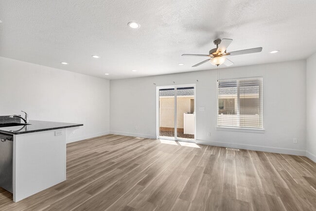 Building Photo - 917 N 100 W