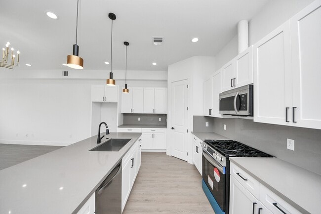 Building Photo - 4133 E Toliver St