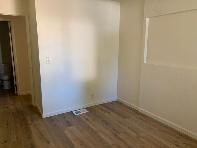 Building Photo - Fairfield Home Near Travis AFB & Laurel Cr...