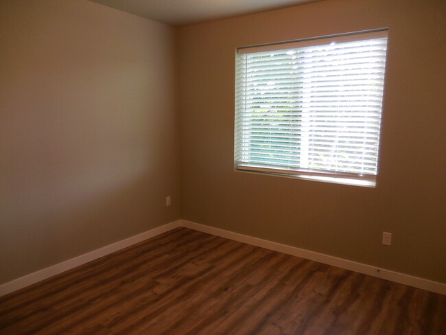 Building Photo - 127 N Lieser Rd